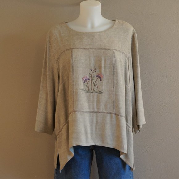 Asymmetrical textured top - Picture 3 of 5